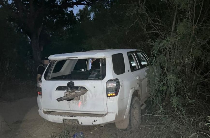 Aseguran fuerzas de seguridad en Vícam armas, granadas, cartuchos y un vehículo.