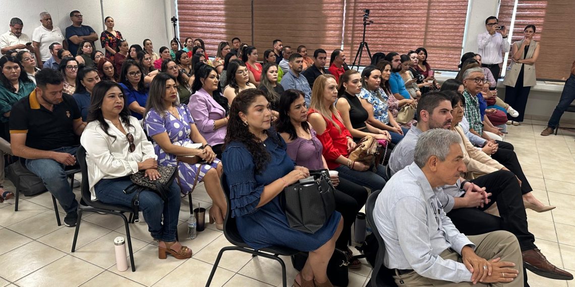 Docentes de Sonora participan en taller de formación para analizar estrategias y mejorar su preparación en bien de la educación.
