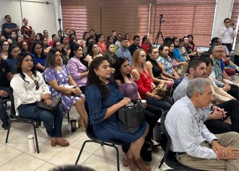 Docentes de Sonora participan en taller de formación para analizar estrategias y mejorar su preparación en bien de la educación.