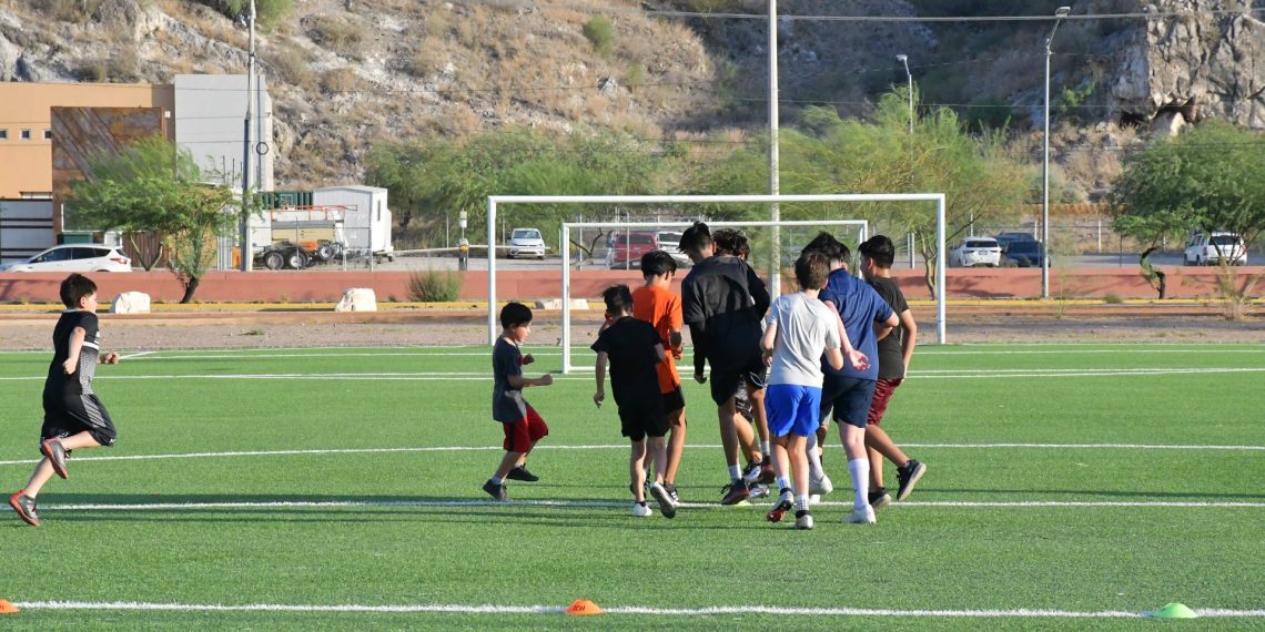 Realiza con éxito IDH clínicas deportivas para niñas, niños y adolescentes de Hermosillo.
