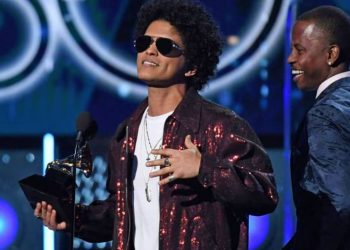 Bruno Mars pasea en la CDMX vestido de mariachi.