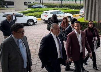 Presentan a senadores electos del PRD como parte de la bancada de Morena.