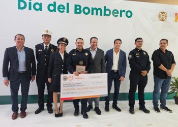 Son Bomberos de Hermosillo un ejemplo, afirma Antonio Astiazarán.