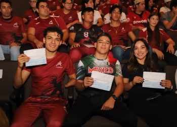 Beneficia Gobernador Durazo a 452 atletas con becas deportivas.