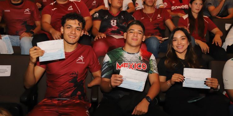 Beneficia Gobernador Durazo a 452 atletas con becas deportivas.