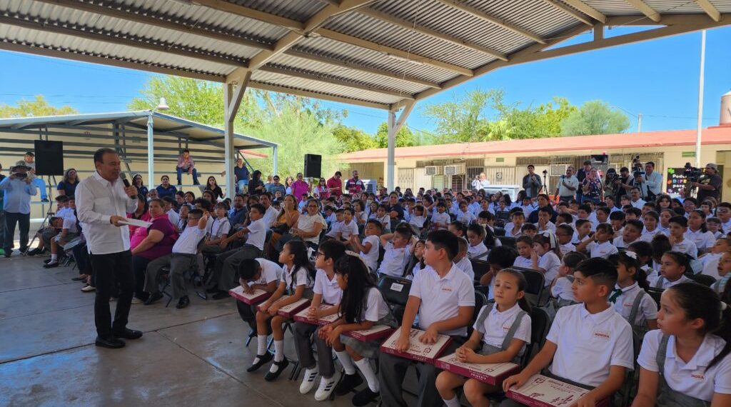 Encabeza gobernador arranque de ciclo escolar 2024-2025 en escuela de Hermosillo.