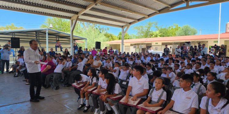 Encabeza gobernador arranque de ciclo escolar 2024-2025 en escuela de Hermosillo.