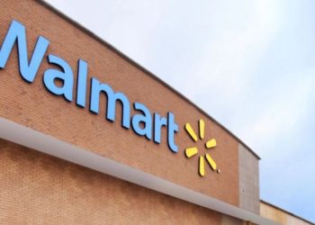 Walmart retira en EU casi 10,000 cajas de jugo de manzana contaminado.