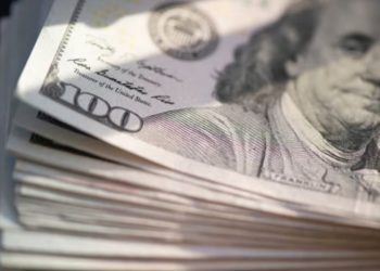 Dólar se dispara y Bolsa Mexicana cae 1.31% tras aprobación del dictamen de la Reforma Judicial.