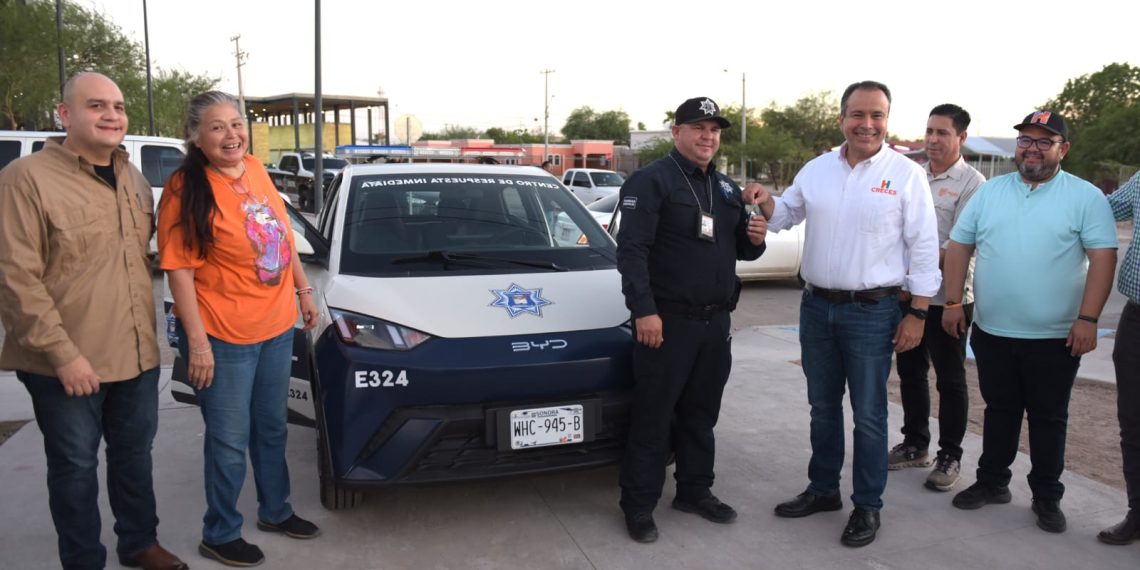 Entrega Toño Astiazarán Centro de Respuesta Inmediata en colonia Las Minitas.