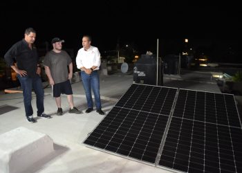 Entrega Toño Astiazarán a familia una vivienda más recuperada en Villa del Real.