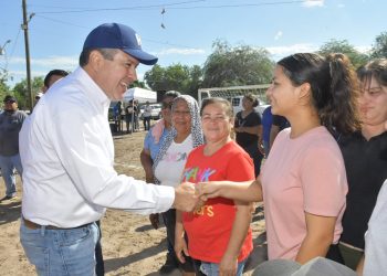 Entrega Toño Astiazarán dos parques en Poblado Miguel Alemán.