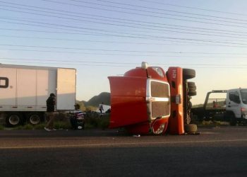Tren choca contra tráiler en carretera hacia Sahuaripa.