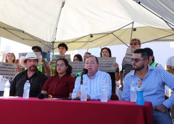 Estudiantes de la Unison solicitan seguridad vial en la carretera a Bahía de Kino.