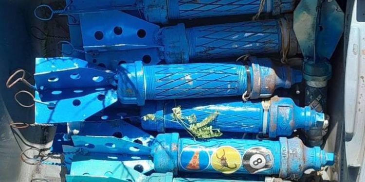 Guardia Nacional asegura en Sonoyta armas y bombas que lanzan con drones.