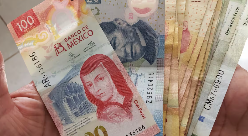 Peso mexicano cierra desfavorablemente el mes de julio cotizando a 18.86 por dólar.