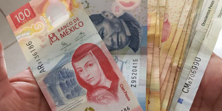 Peso mexicano cierra desfavorablemente el mes de julio cotizando a 18.86 por dólar.