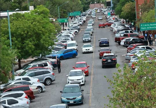 Transcurre con fluidez el tránsito vehicular dentro de la Unison; se atienden recomendaciones.