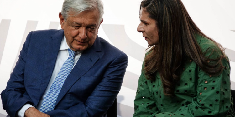 Conade de Ana Guevara paga 36 millones a empresa con antecedentes de incumplimiento.