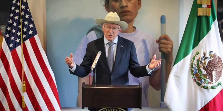 Elección directa de jueces representa un riesgo para el funcionamiento de la democracia y la integración de las economías: Ken Salazar.