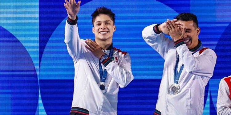 Clavadistas Osmar Olvera y Juan Celaya le dan a México su tercera medalla en París 2024.