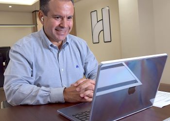 Entrega Antonio Astiazarán XXII Premio Nacional de Poesía Alonso Vidal.