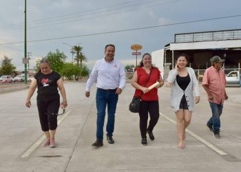 Entrega Antonio Astiazarán dos obras de pavimentación con concreto en el norte de Hermosillo.
