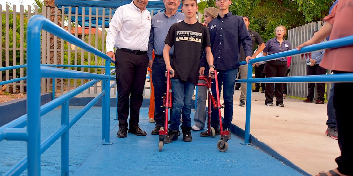 Entrega Toño Astiazarán obra en beneficio de estudiantes del ITH.