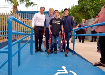 Entrega Toño Astiazarán obra en beneficio de estudiantes del ITH.