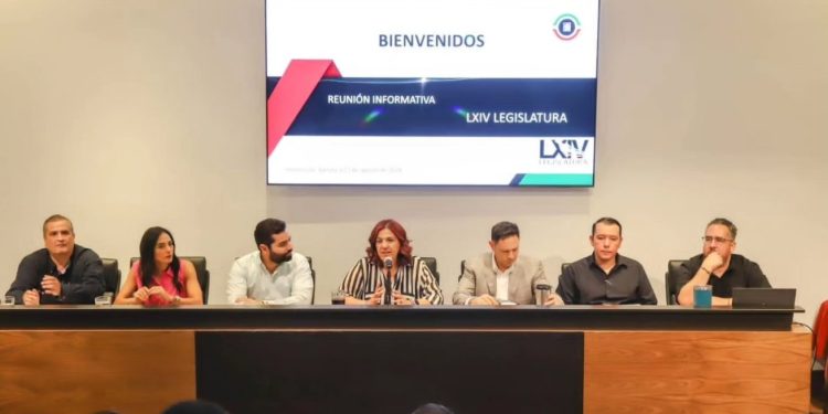 Acuden a la “escuelita” 33 diputados que conformaran la 64 Legislatura.