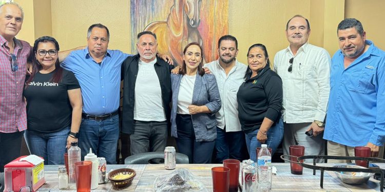 Adriana Avila realiza gira de planeación por Sonora.