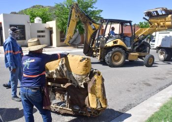 Realizan descacharre a la colonia Haciendas del Sur en Hermosillo.