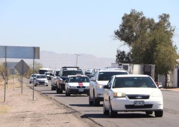 Grupo de hombres asalta a joven y le quita su vehículo en la carretera a Kino.