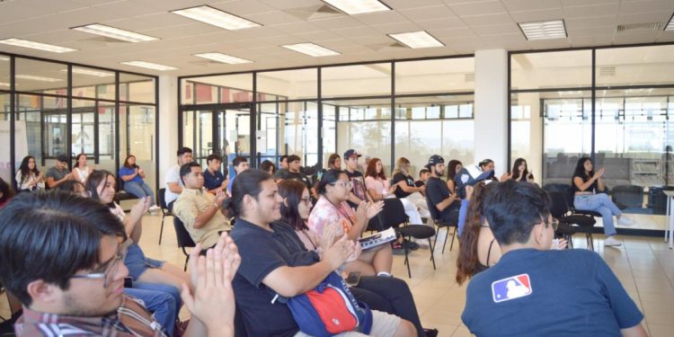 Capacita UTGuaymas a su alumnado para que sean emprendedores exitosos.