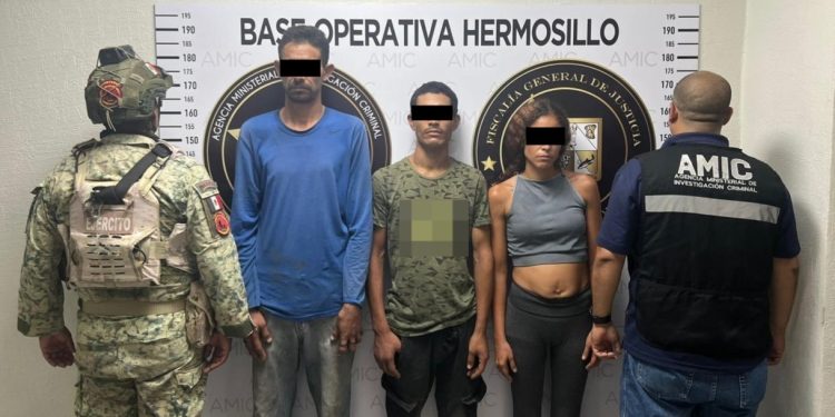 Catean domicilio en Hermosillo, detienen a tres personas y aseguran narcótico.