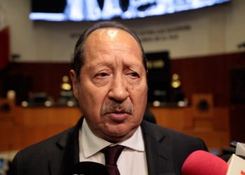 Morena considera posponer indefinidamente la discusión sobre la desaparición de organismos autónomos por sobrecarga de trabajo.