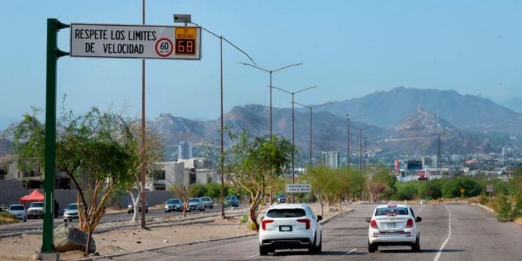 Funcionan en Hermosillo 6 radares de velocidad alimentados con energía solar.