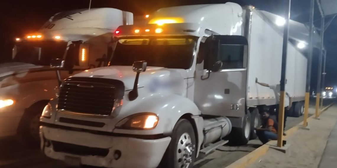 FGR obtiene prisión preventiva justificada contra dos personas por transportar a 20 migrantes.