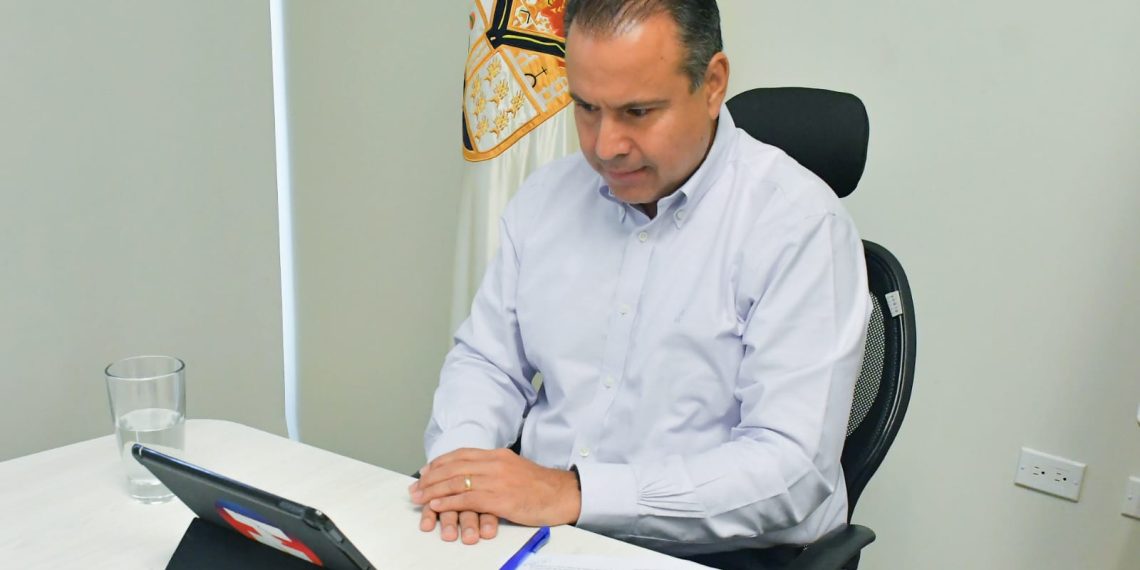 Recibe Toño Astiazarán reconocimiento de la organización mundial WWF por la distinción a Hermosillo como municipio líder en acciones climáticas.