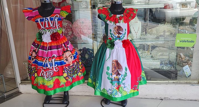 Se alistan comerciantes para Fiestas Patrias en el Centro de Hermosillo.
