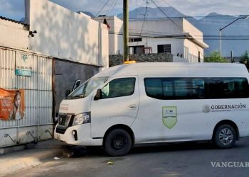 Rescatan a 17 migrantes de la India y Ecuador encerrados en una casa en Monterrey.