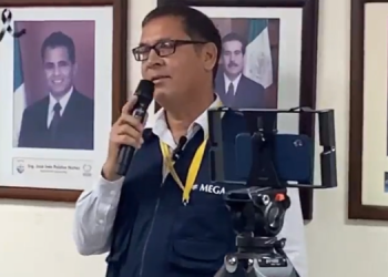 Manuel Ángulo, reportero de Meganoticias SLRC, es amenazado tras confrontar al alcalde Santos González.