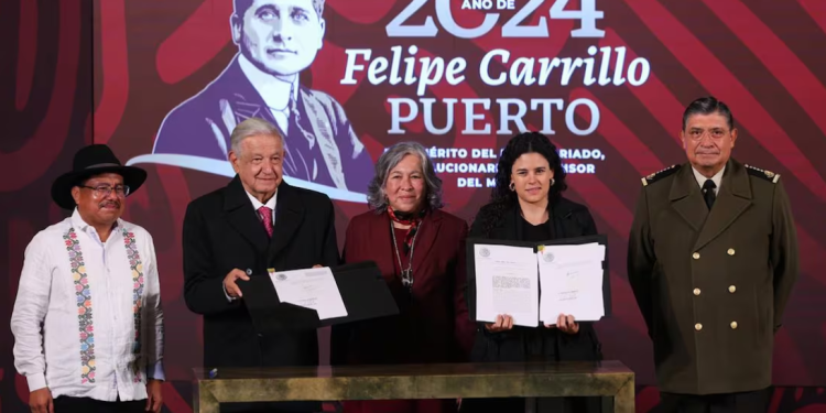 En su último día de gobierno, AMLO firma reformas constitucionales de la Guardia Nacional y de pueblos indígenas.