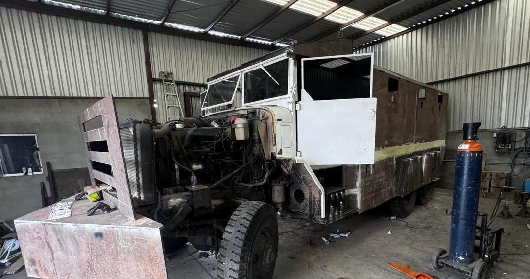 Asegurados cuatro vehículos con blindaje artesanal en Pitiquito, Sonora.