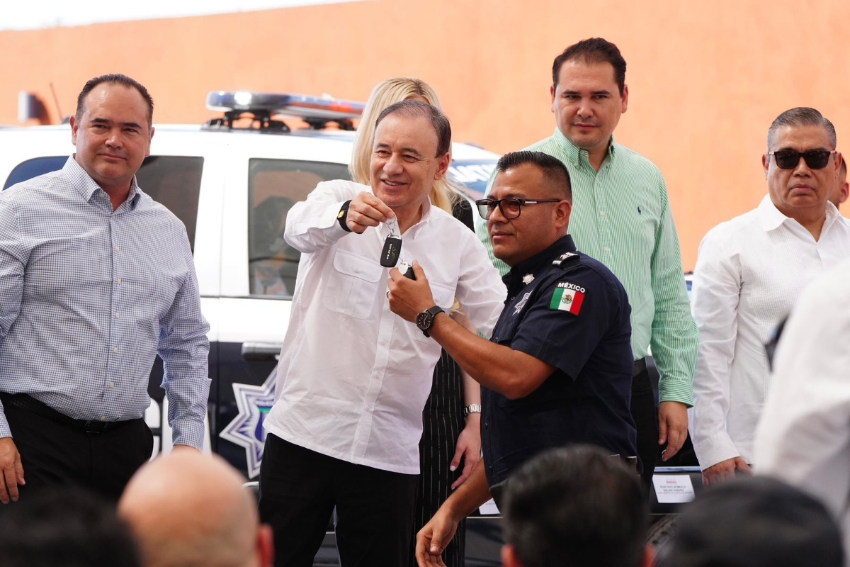 Realiza Gobernador Durazo fortalecimiento histórico en seguridad con equipamiento y entrega de patrullas.