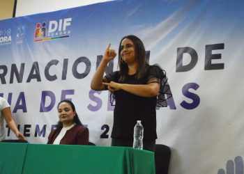 Conmemoran DIF Sonora y UTH el Día Internacional de la Lengua de Señas con conversatorio.