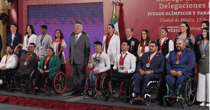 Medallistas mexicanos de París 2024 reciben premio económico Federal.