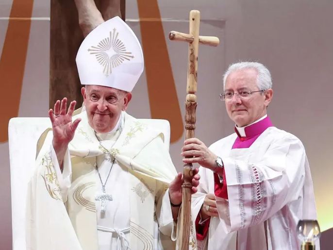 Papa Francisco pide dignidad y salario justo para trabajadores migrantes.