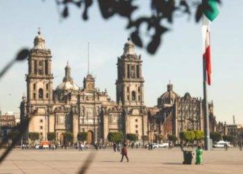 México enfrenta incertidumbre por reformas y deterioro fiscal, advierte Moody’s.