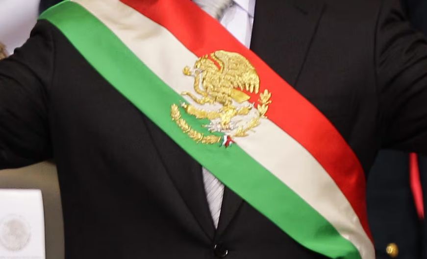 Senado declara el 1 de octubre de cada 6 años como día de descanso obligatorio por toma de posesión presidencial.